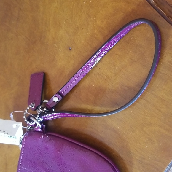 FINAL PRICE!!👀NWT Coach Purple Small Wristlet - Picture 4 of 7